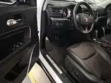 Photo 16 - Jeep Grand Commander