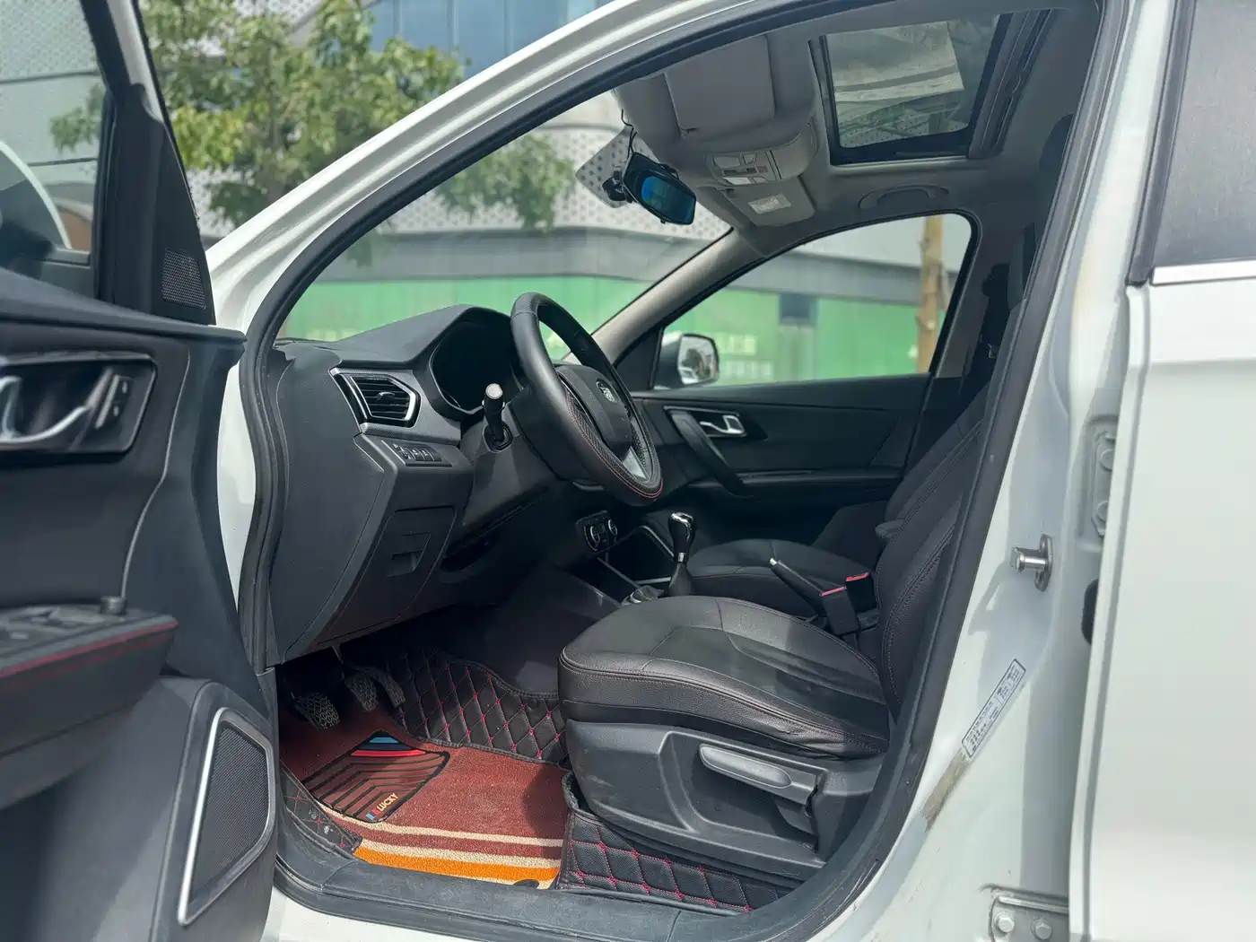 FAW Senya R7 2017 2017 Model 1.6L Manual Luxury