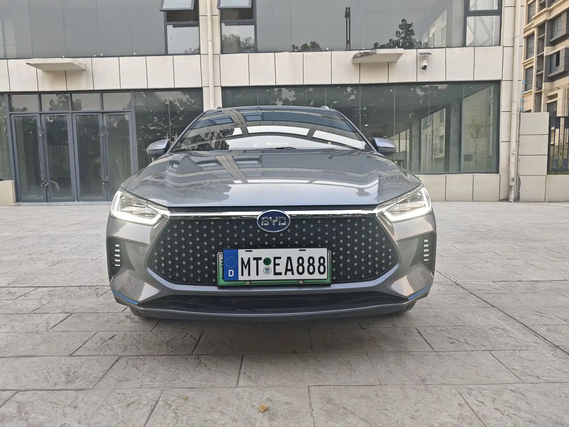 Фото 2 - BYD e2