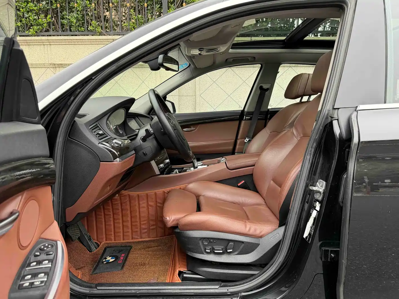 BMW 5 Series GT 2011 535i Elegance фото 6