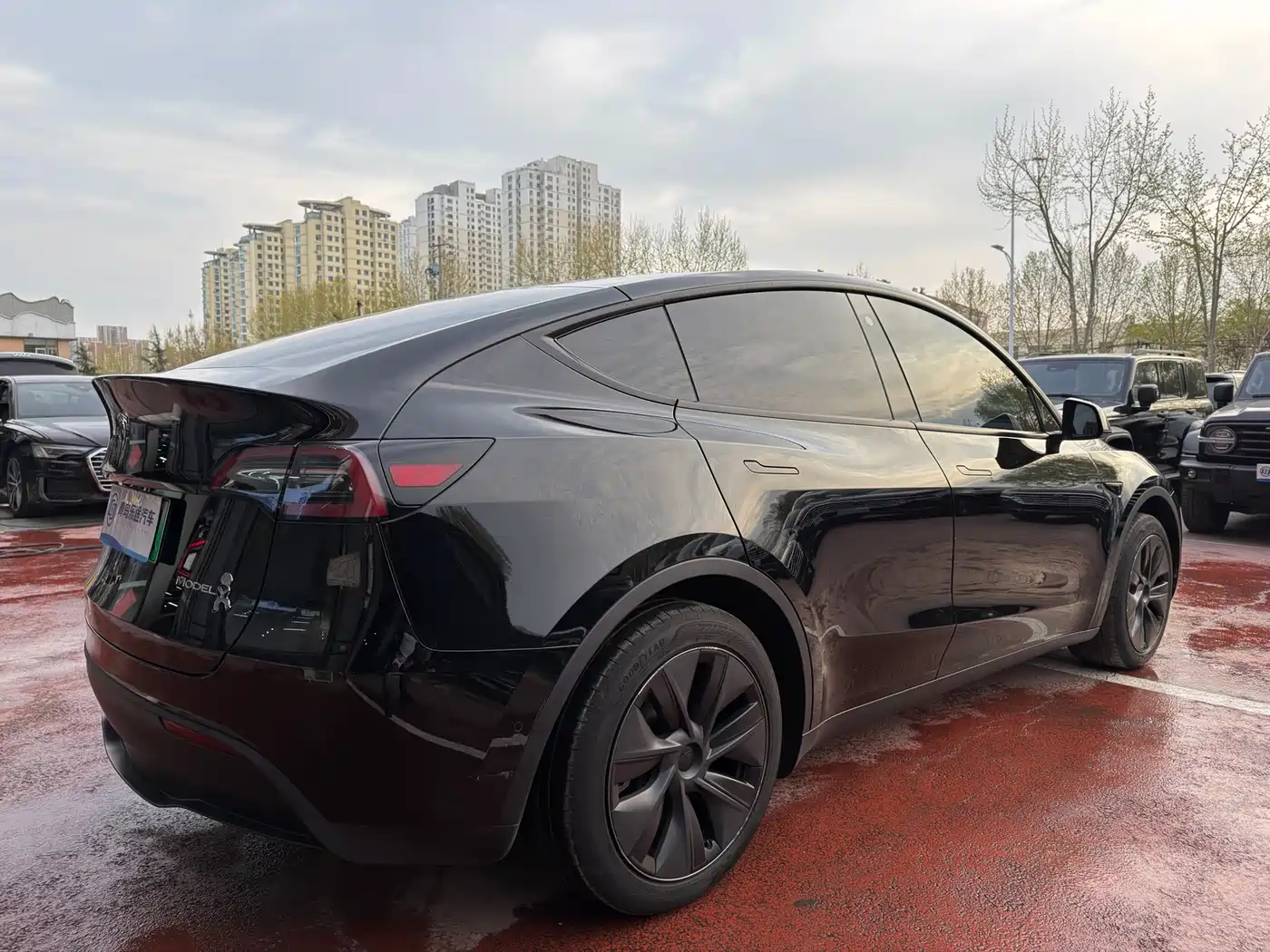 TESLA MODEL Y
