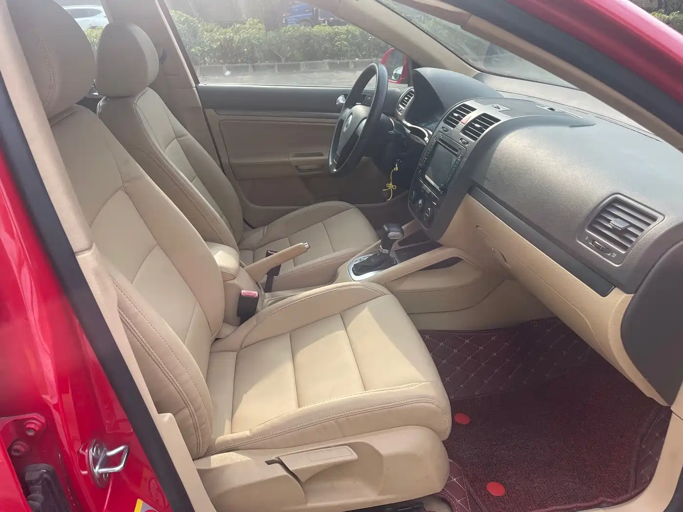 Volkswagen Sagitar 2009 1.6L Automatic Fashion фото 12