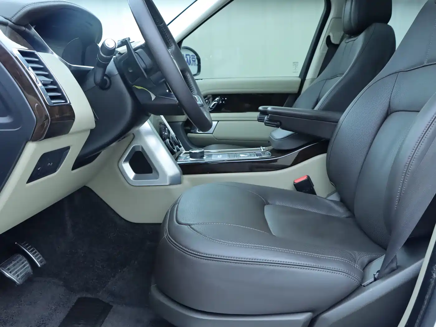 Land Rover Range Rover 2021 3.0 L6 Heritage Edition фото 5