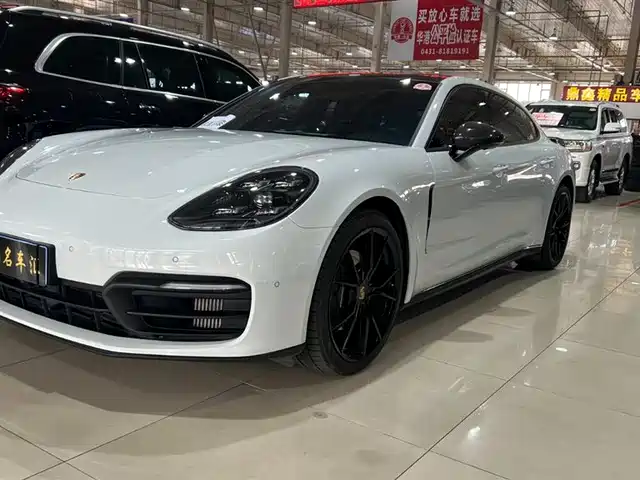 PORSCHE PANAMERA