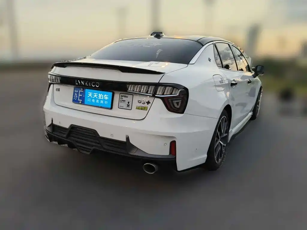Фото 2 - Lynk & Co 03