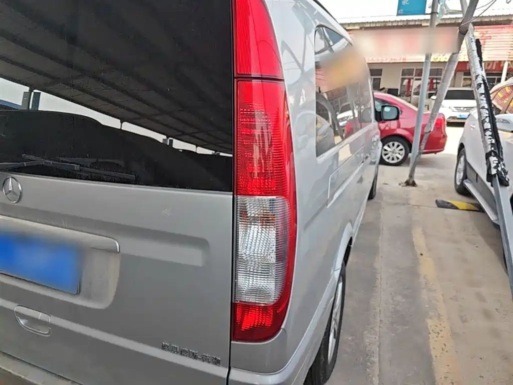 Mercedes-Benz Vito 2011 2.5L 7-Seat Executive Edition фото 24