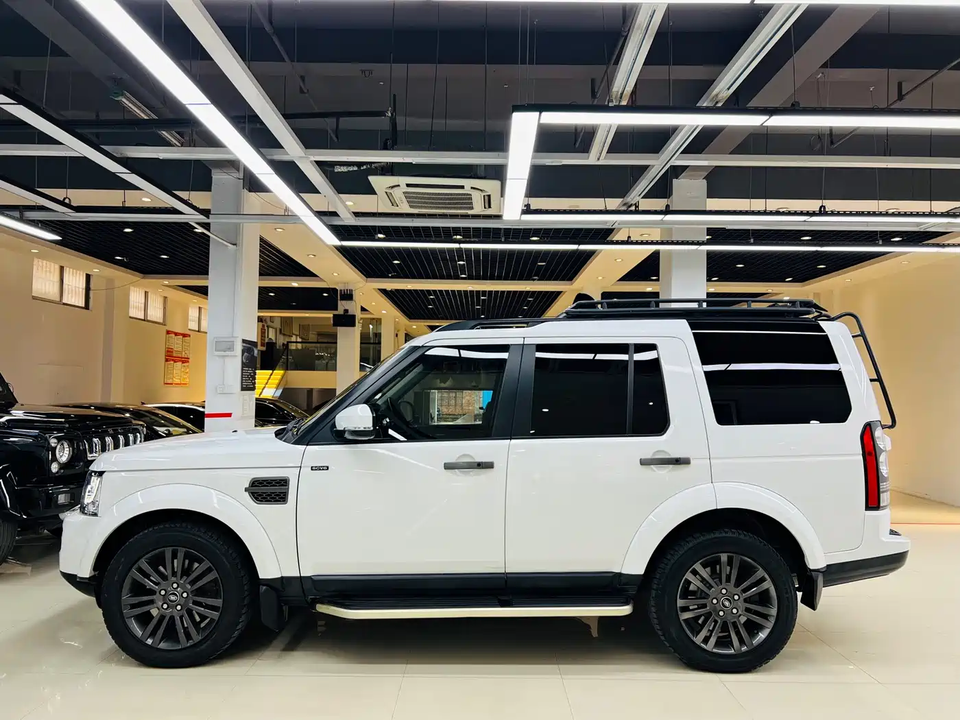 Land Rover Discovery 2016 3.0 SC Black Edition SE фото 18
