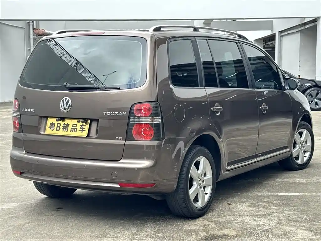 Volkswagen Touran 2013 1.4T DSG Comfort 5-seater фото 3