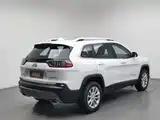 Фото 2 - Jeep Cherokee