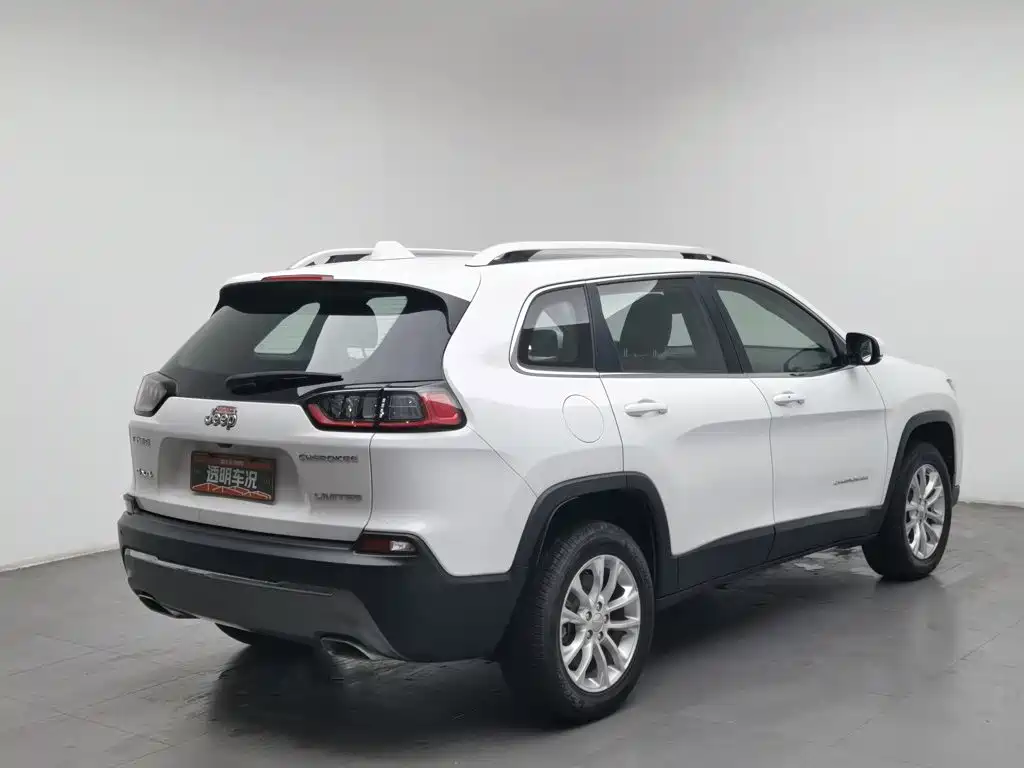 Фото 2 - Jeep Cherokee