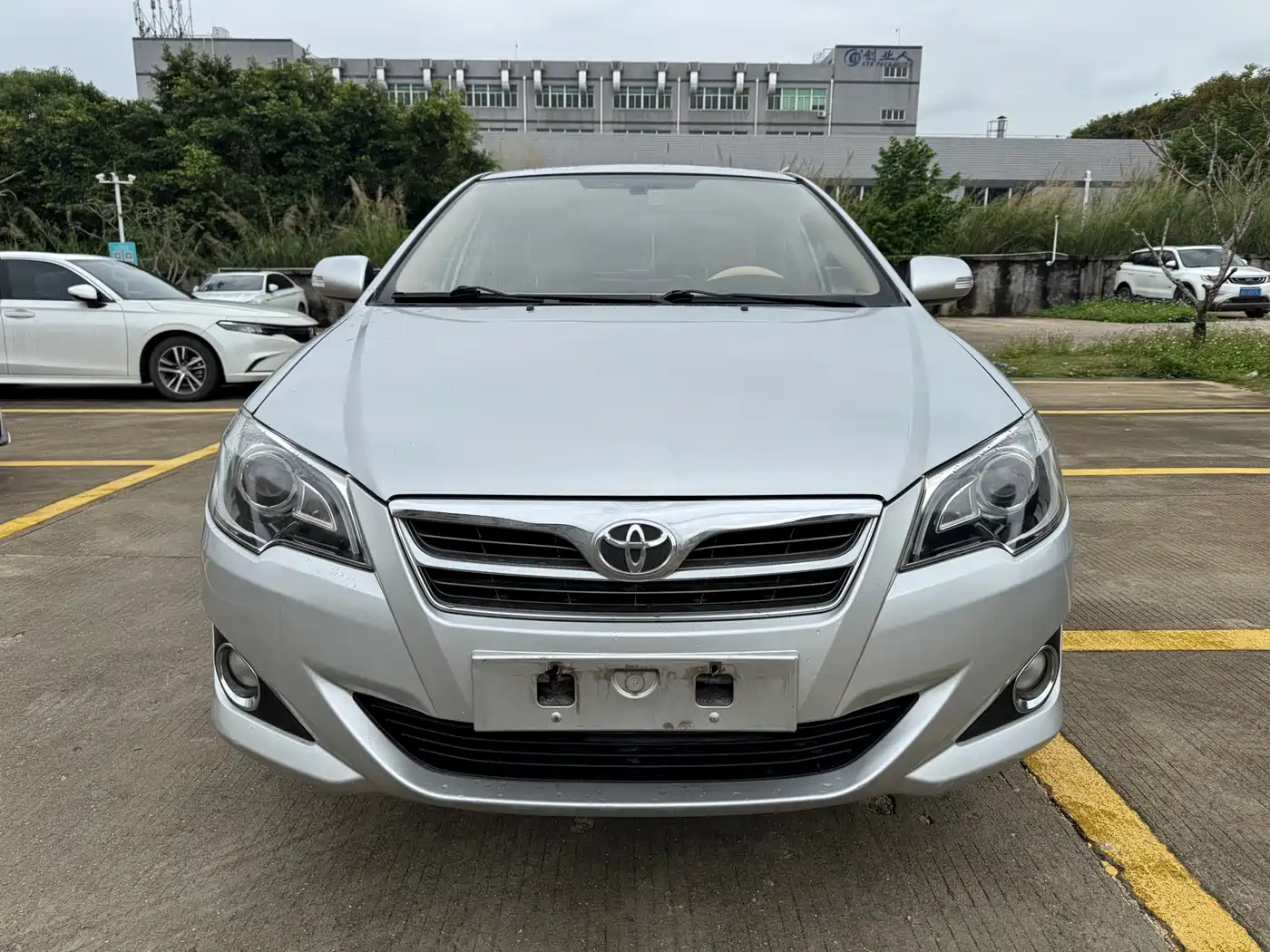 Toyota Corolla 2013 1.6L Automatic Luxury фото 2