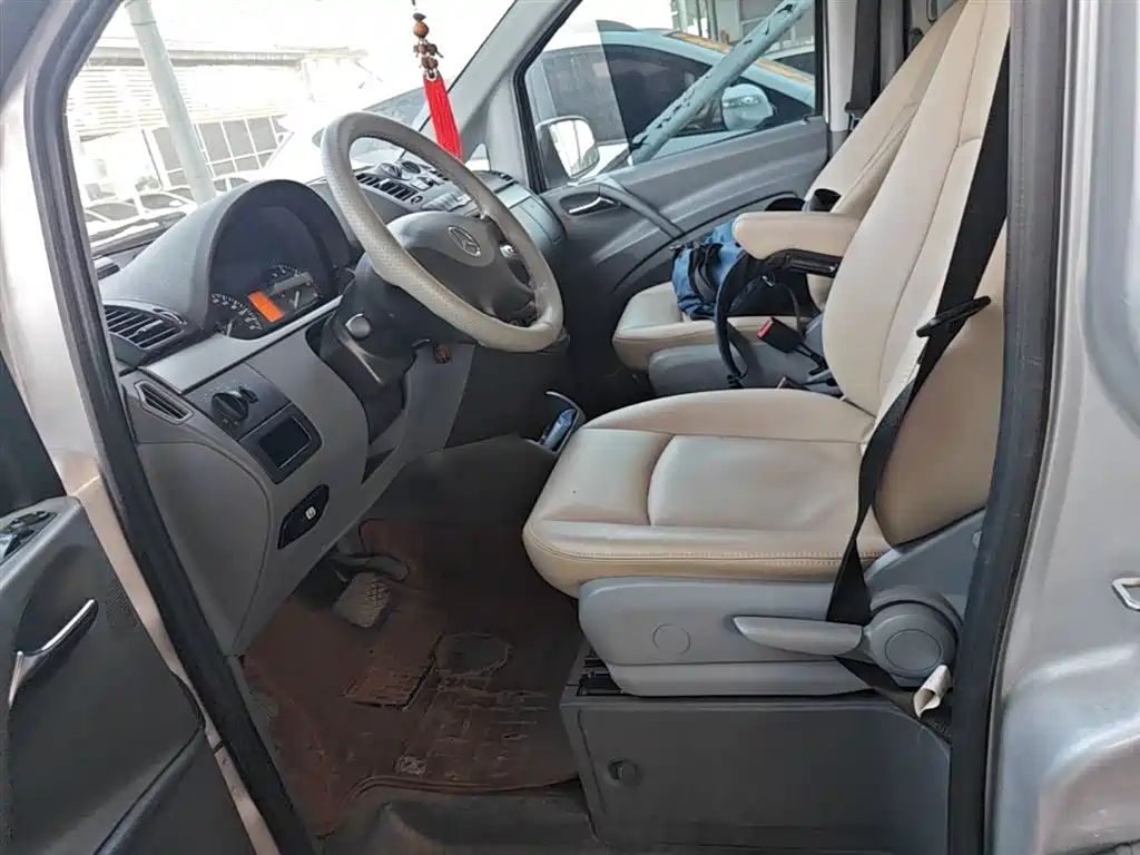 Mercedes-Benz Vito 2011 2.5L 7-Seat Executive Edition фото 11