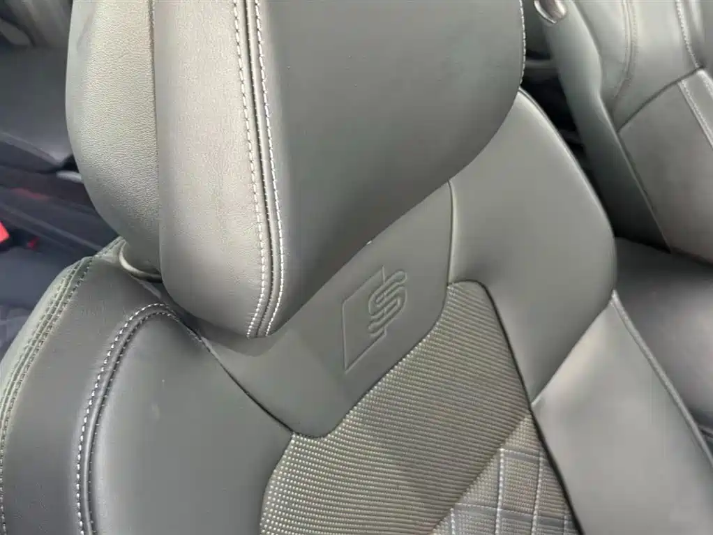 Audi A8 2023 A8L 50 TFSI quattro Exclusive фото 18