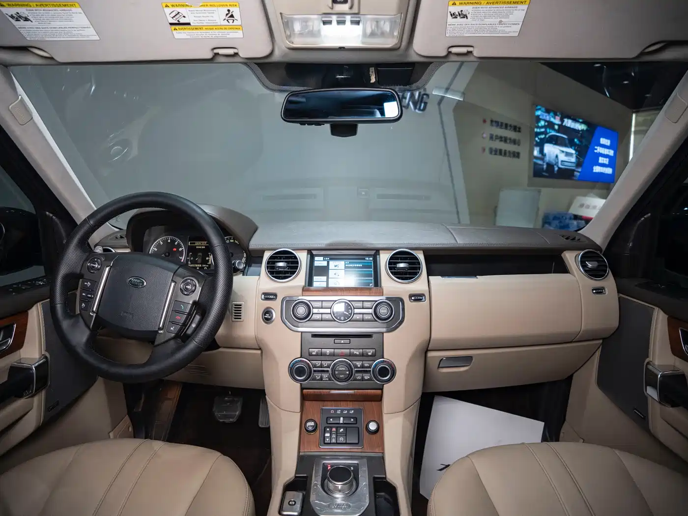 Land Rover Discovery 2015 3.0 SC V6 SE фото 4