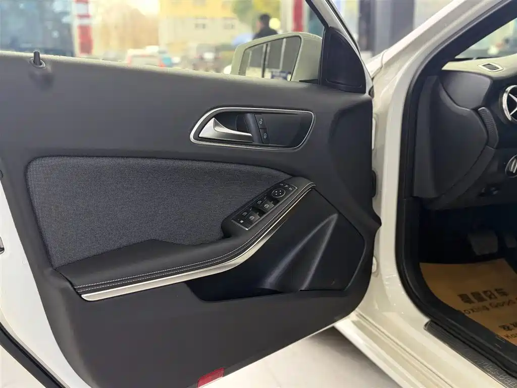 Mercedes-Benz A-Class (Import) 2017 Facelift A 200 Dynamic фото 20