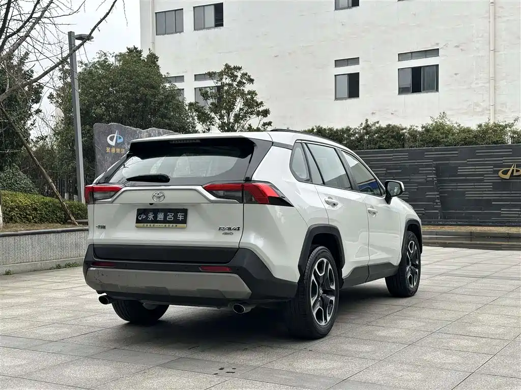 Toyota RAV4 Rongfang 2020 2.0L CVT 4WD Premium Edition фото 8