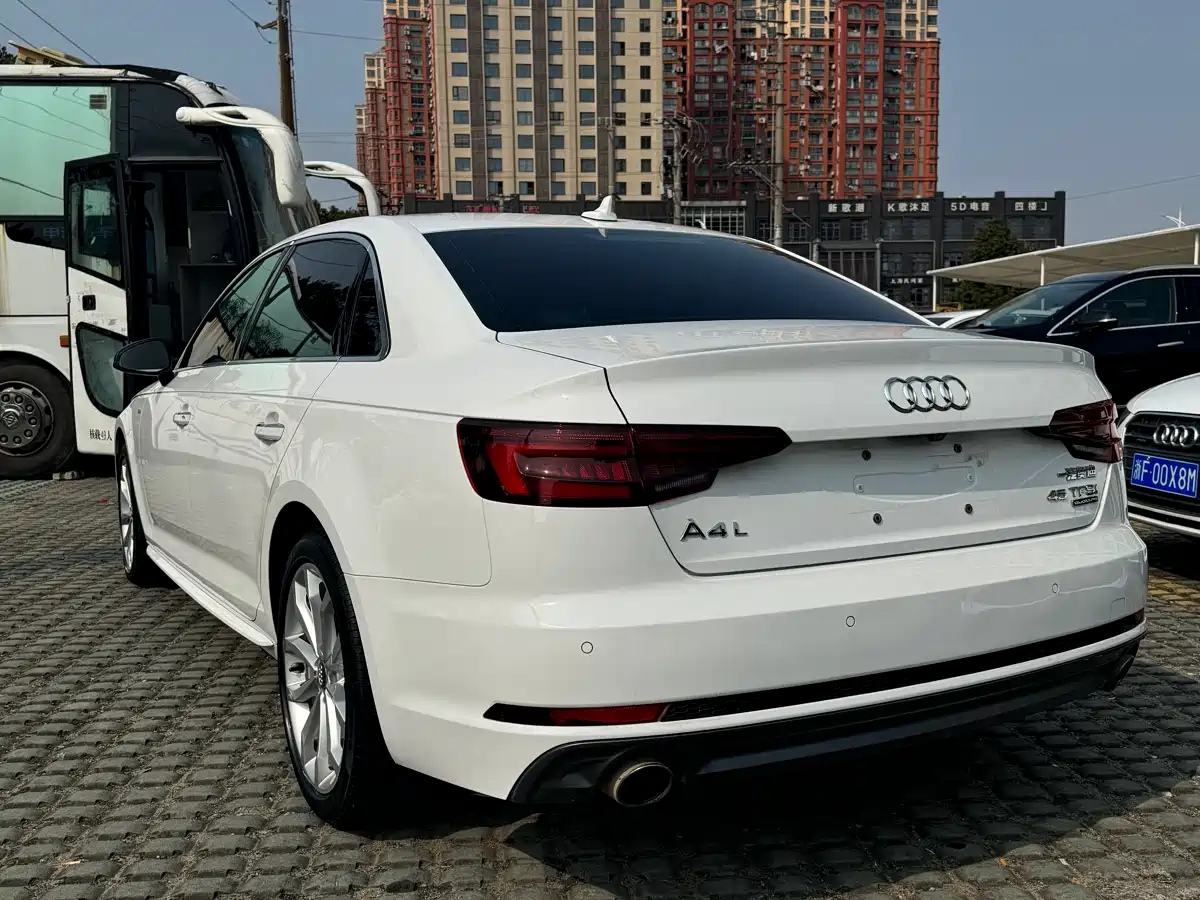 AUDI A4L