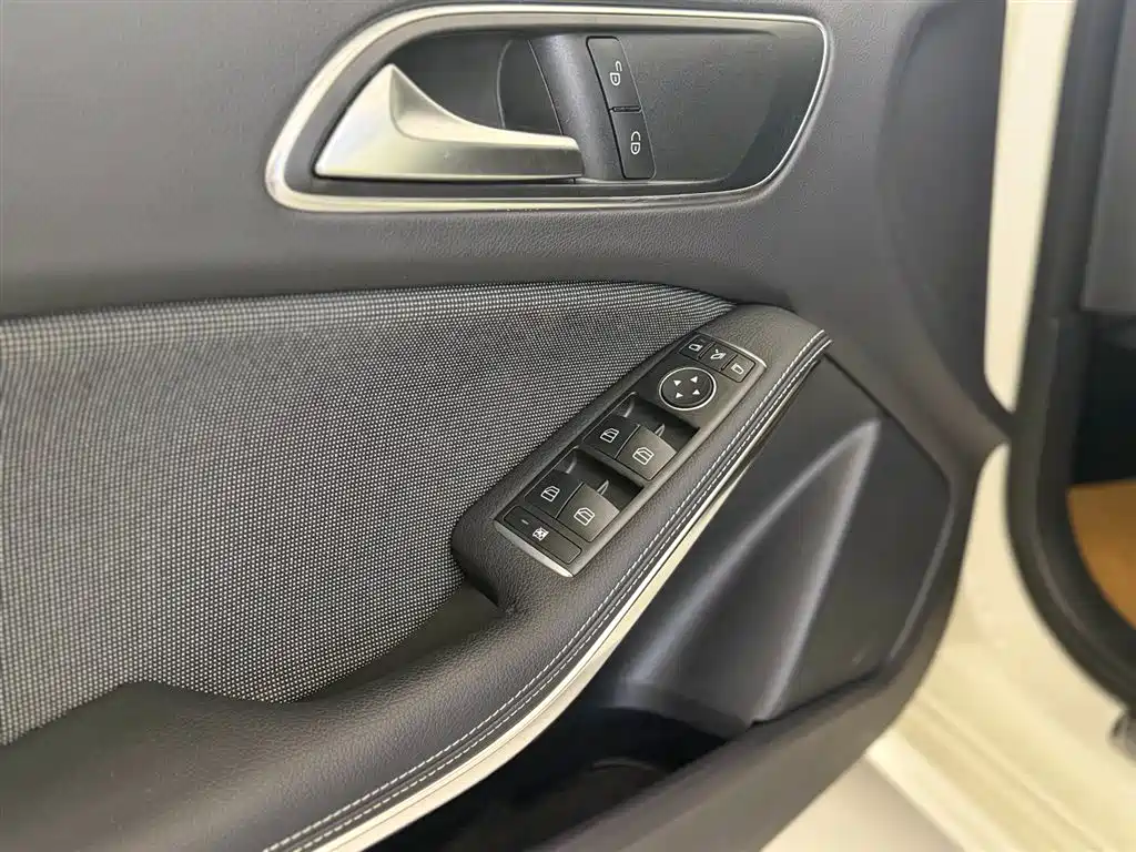 Mercedes-Benz A-Class (Import) 2017 Facelift A 200 Dynamic фото 21