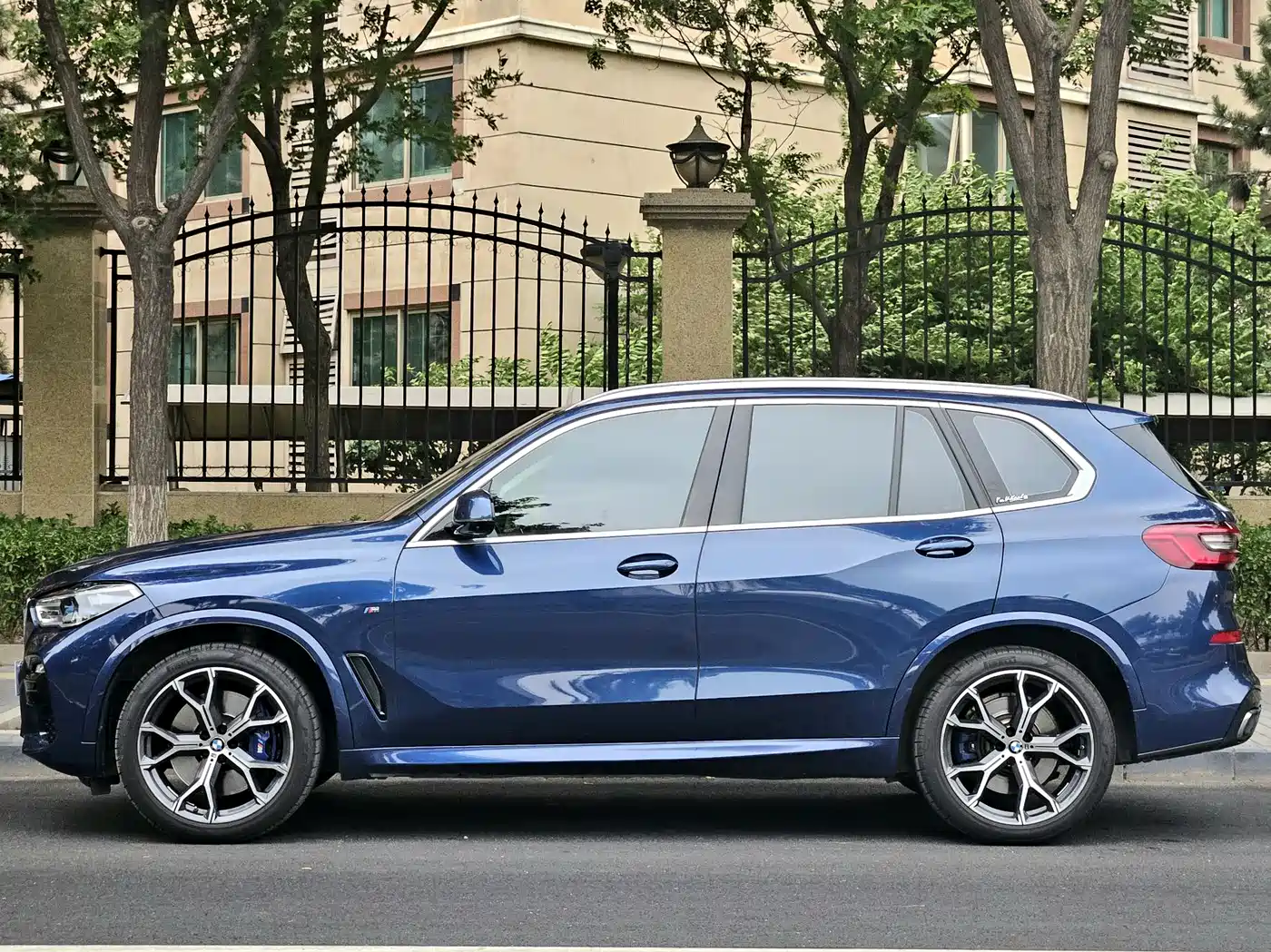 BMW X5 (Import) 2019 xDrive40i Exclusive M Sport Package фото 2