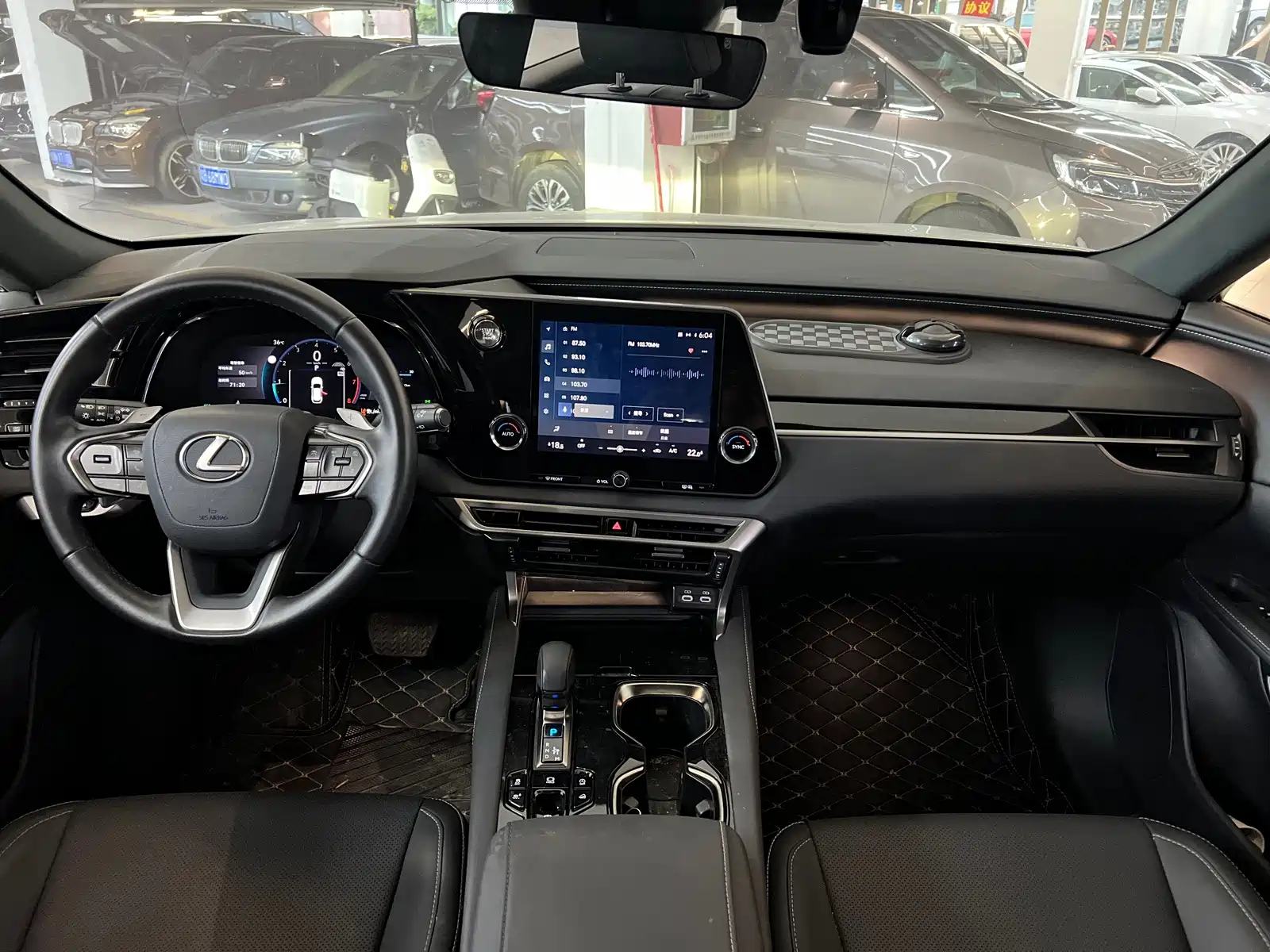 Фото 9 - Lexus RX