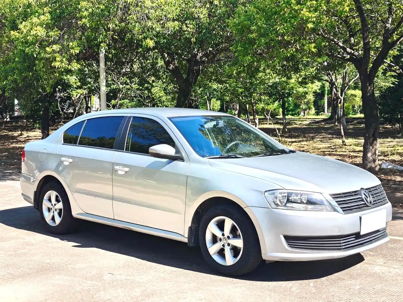 Volkswagen Lavida 2013 Facelift Classic 1.6L Automatic Trend фото 3