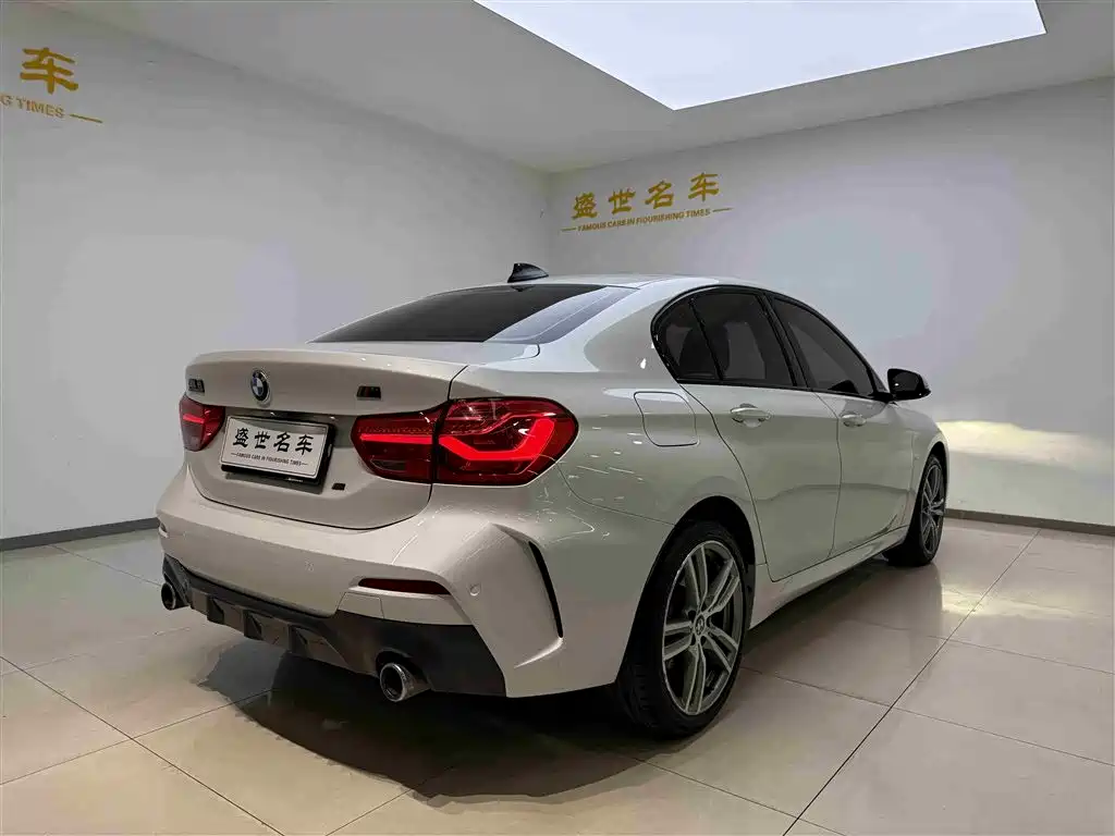 BMW 1 Series 2019 120i Leading M Sport Package фото 16