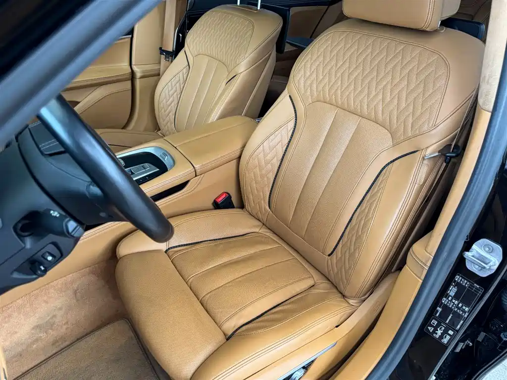BMW 7 Series 2017 750Li xDrive Customized Edition (4-Seater) фото 8