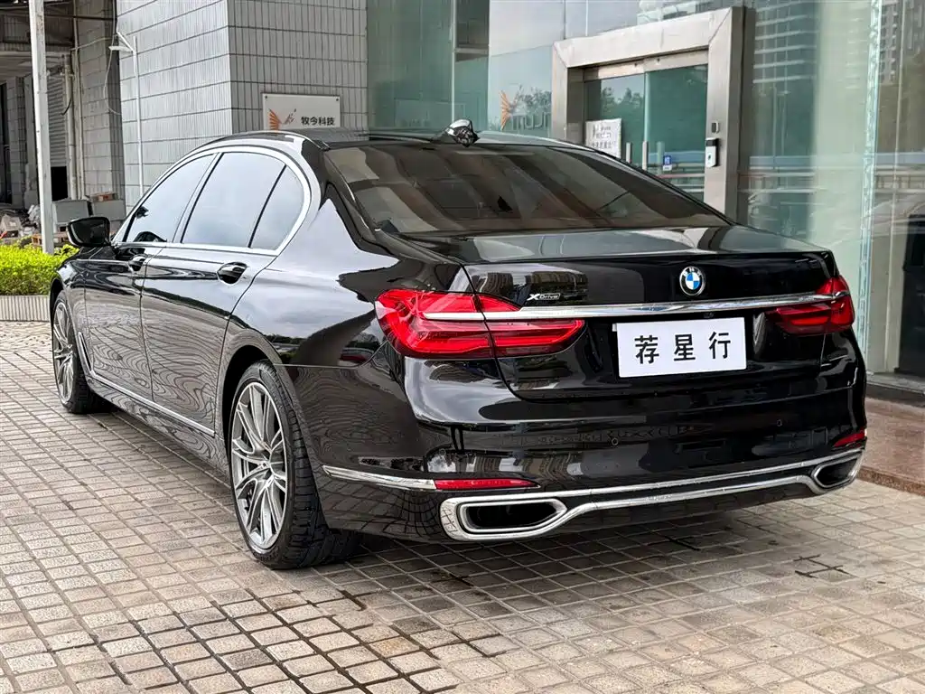 BMW 7 Series 2017 750Li xDrive Customized Edition (4-Seater) фото 41