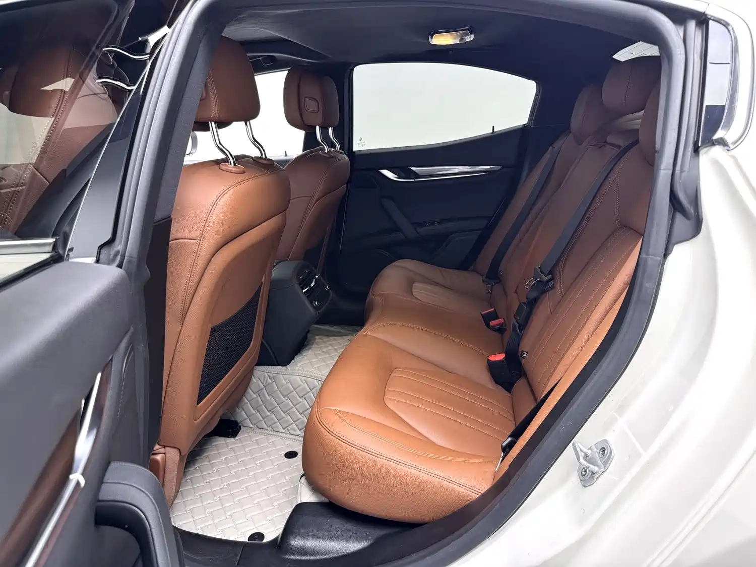 Photo 7 - Maserati Ghibli