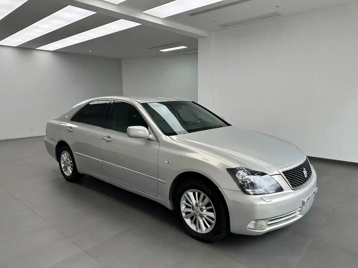 Toyota Crown 2006 2.5L Royal Leather Edition фото 3