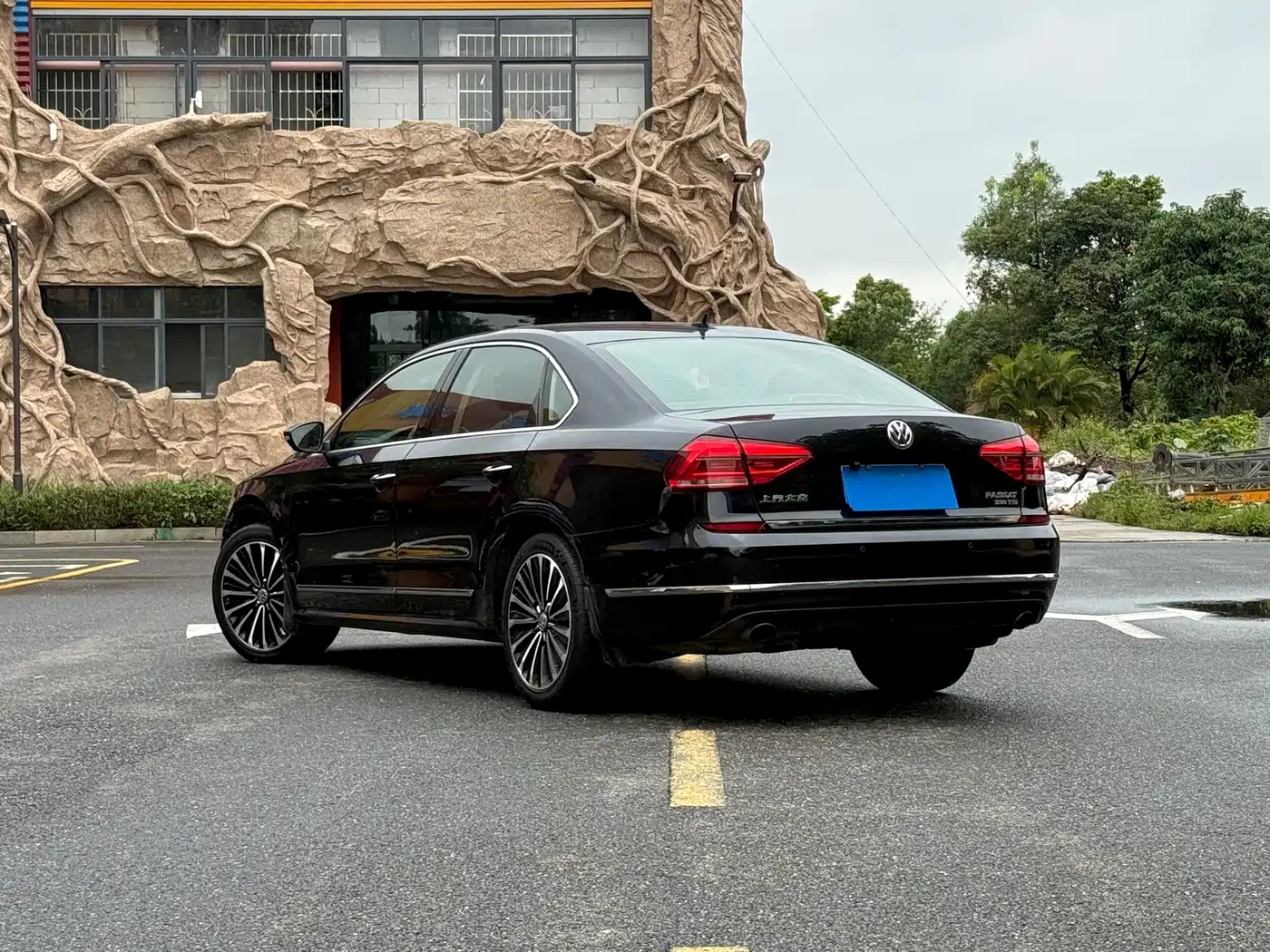 Volkswagen Passat 2017 330TSI DSG Luxury фото 3