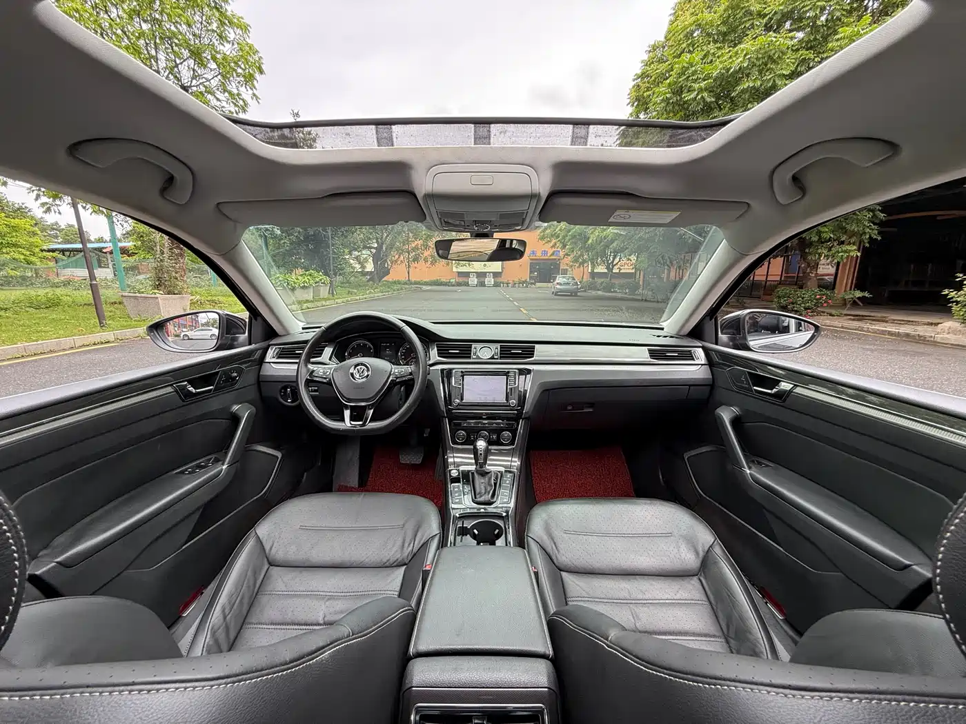Volkswagen Passat 2017 330TSI DSG Luxury фото 11