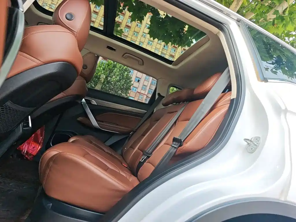 Photo 17 - Geely Boyue