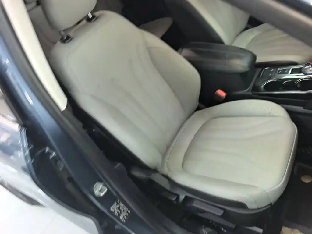 Фото 25 - Ford Escape
