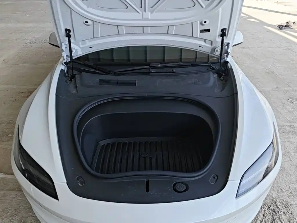 Tesla Model 3 2026 2025 Model Year Facelift Long Range All-Wheel Drive