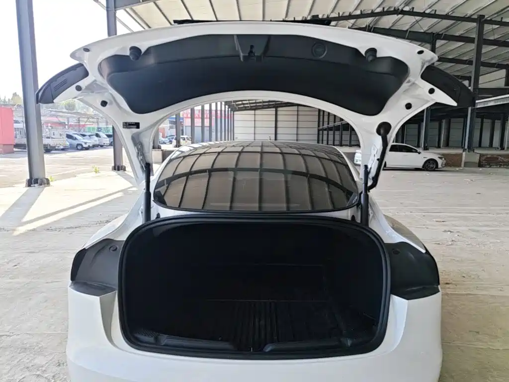 Фото 19 - Tesla Model 3