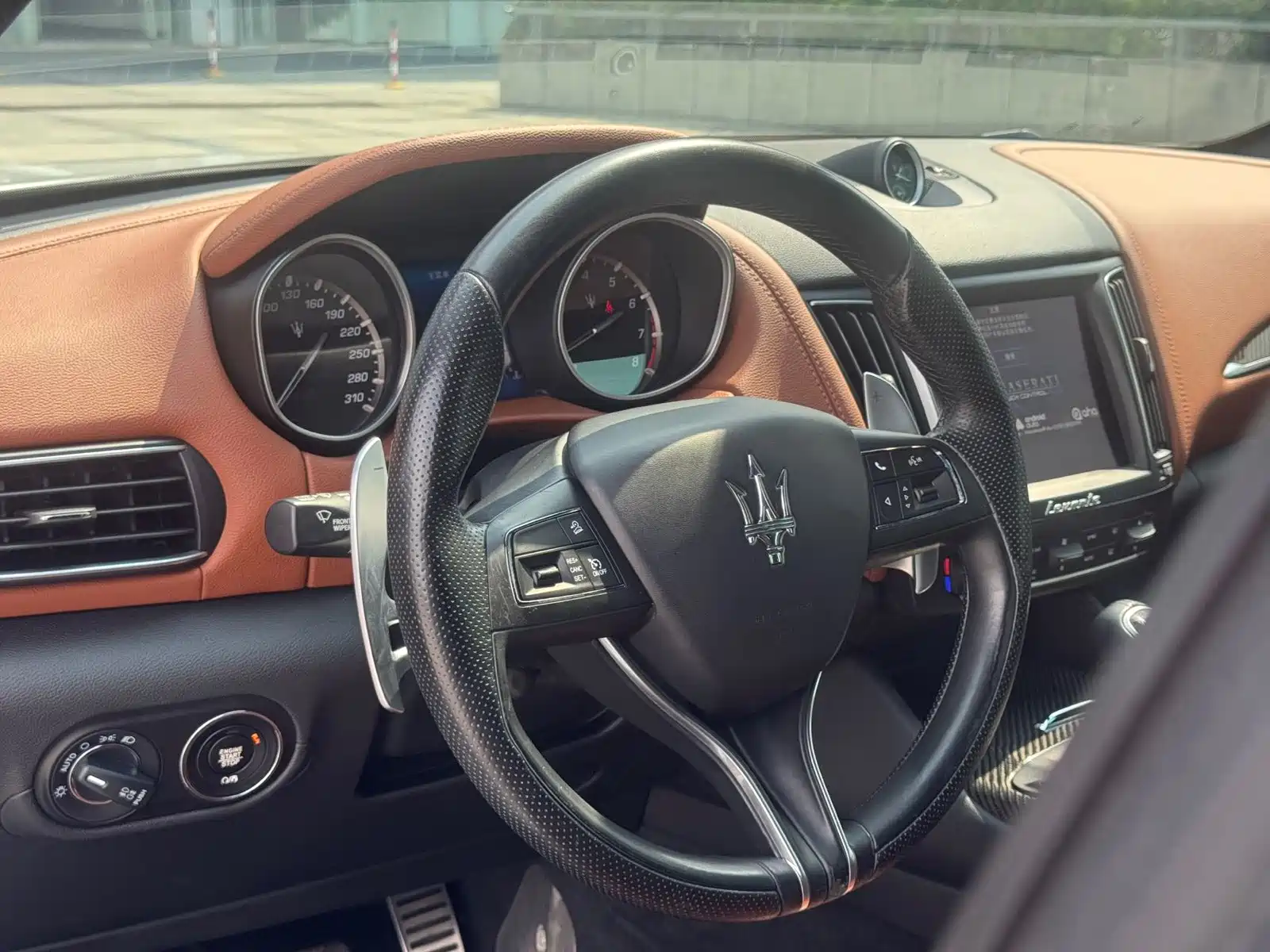 Photo 6 - Maserati Levante