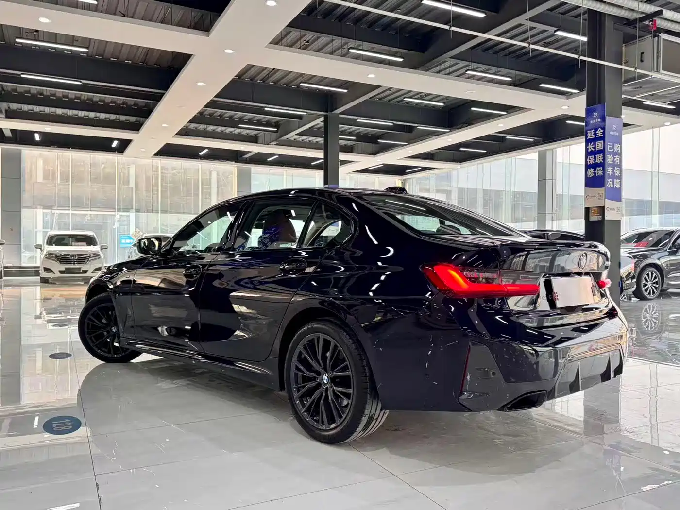BMW 3 Series 2024 325Li M Sport Shadowline Package фото 7
