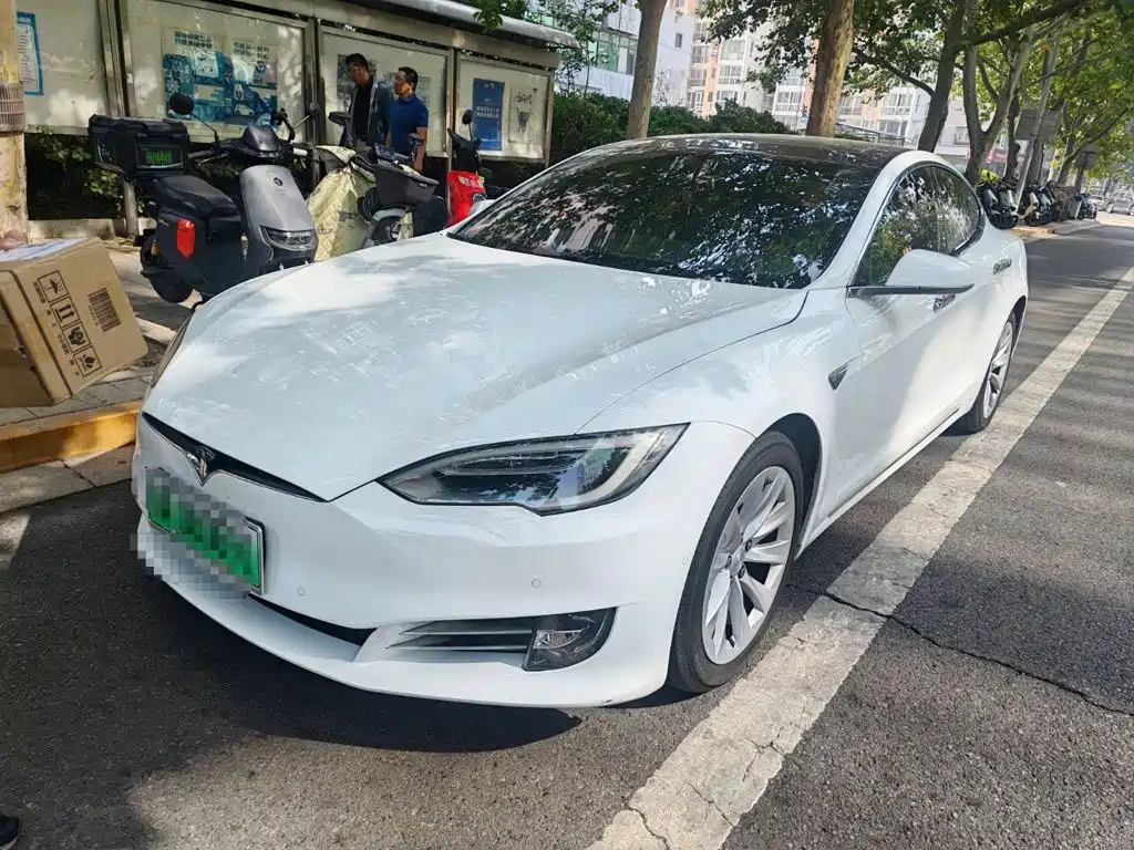 Фото 1 - Tesla Model S