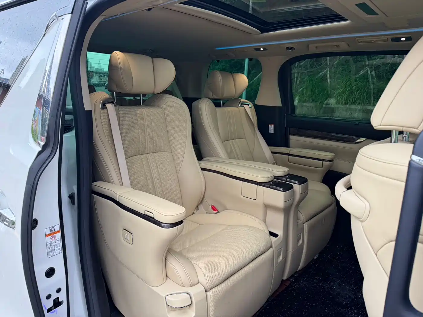 Toyota Alphard 2020 Hybrid 2.5L Premium Edition фото 12