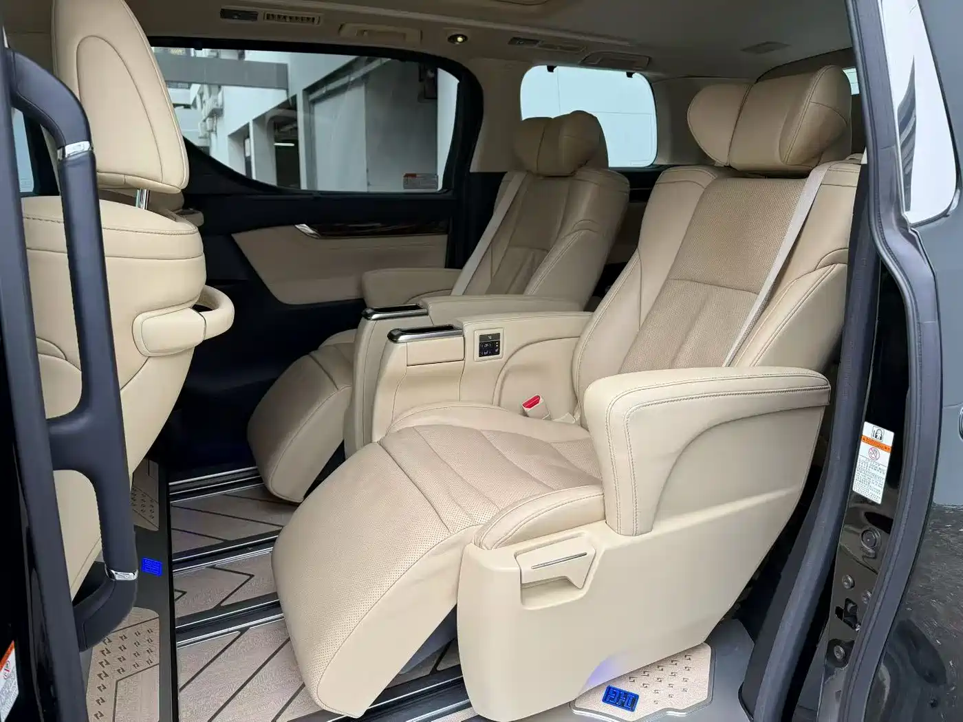 Toyota Alphard 2020 Hybrid 2.5L Luxury Edition фото 5