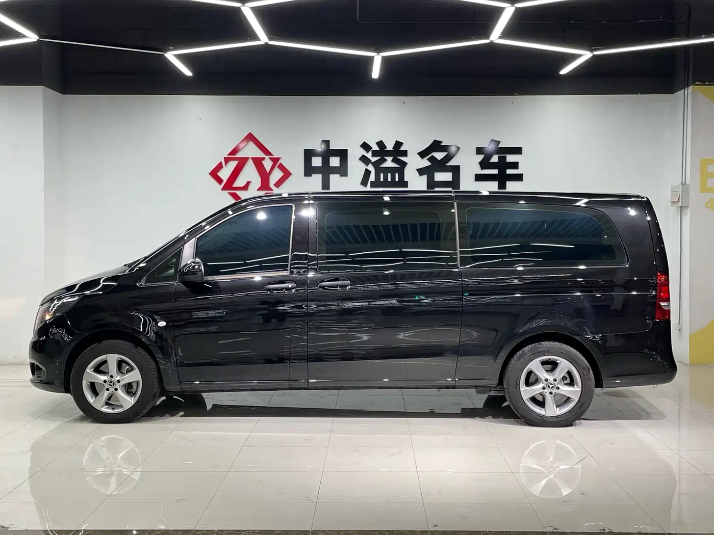 Mercedes-Benz Vito 2018 2.0T Business Edition China VI фото 7