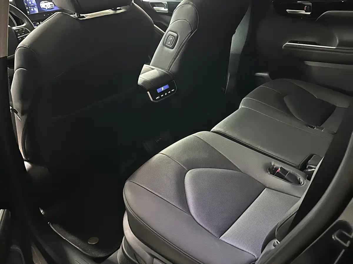 Toyota Highlander 2024 2.5L Smart Hybrid FWD Luxury 7-Seater фото 14