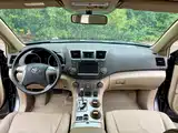 Photo 8 - Toyota Highlander