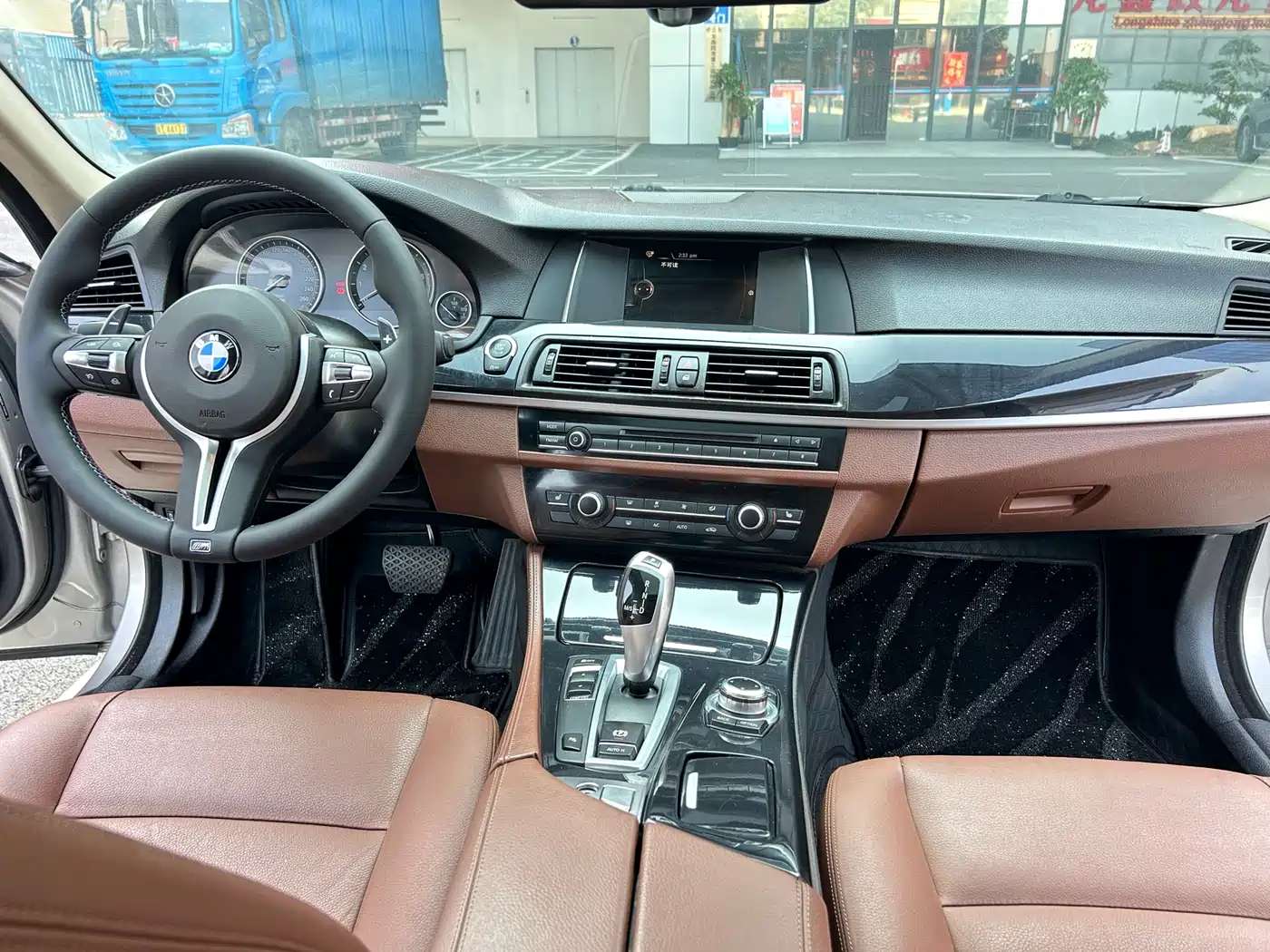 BMW 5 Series 2017 520Li Classic Edition фото 10