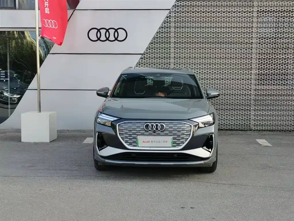 AUDI Q4 E TRON