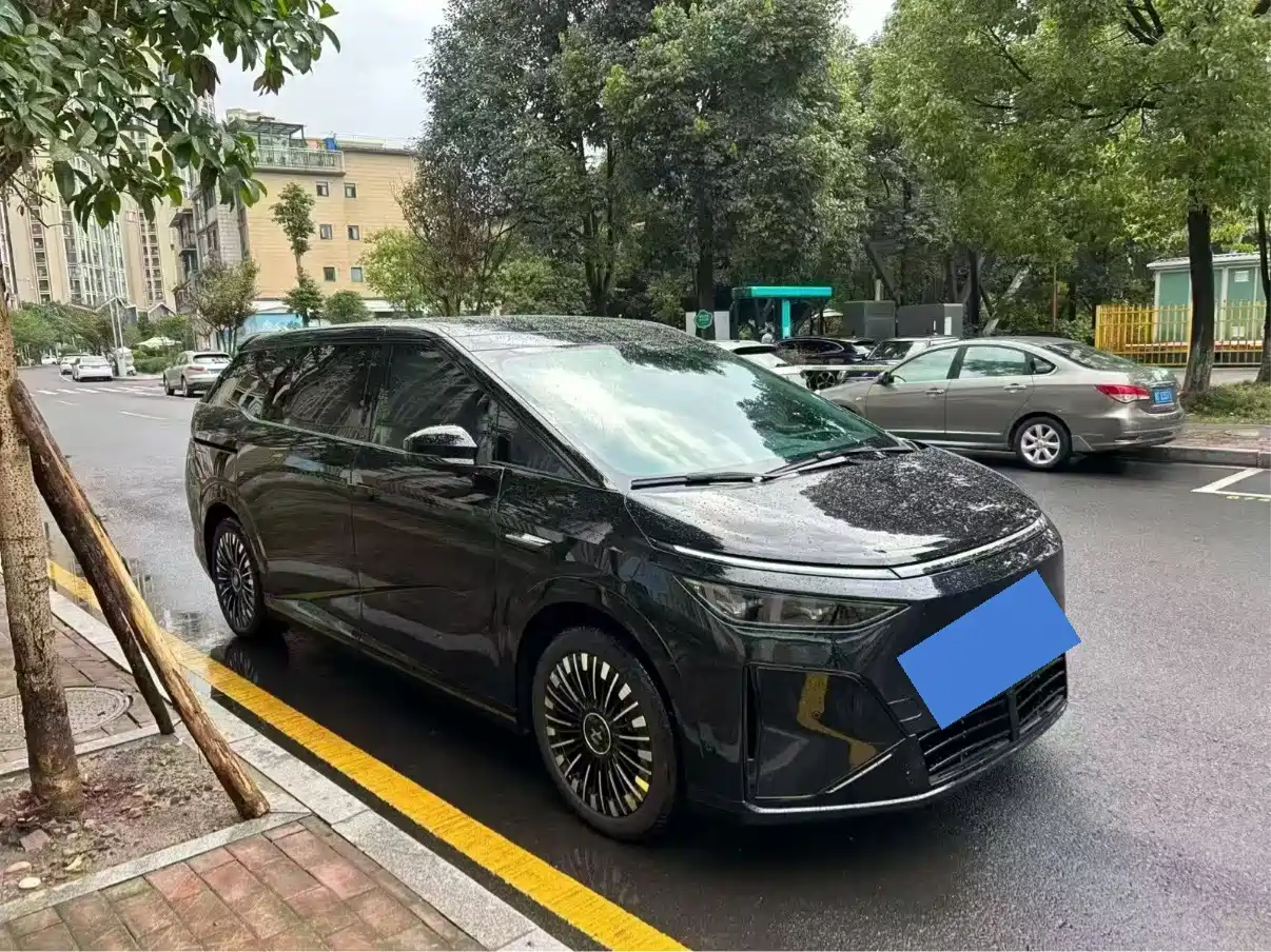 XPeng X9 2026 2025 Extended Range Edition
