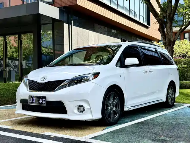 TOYOTA SIENNA