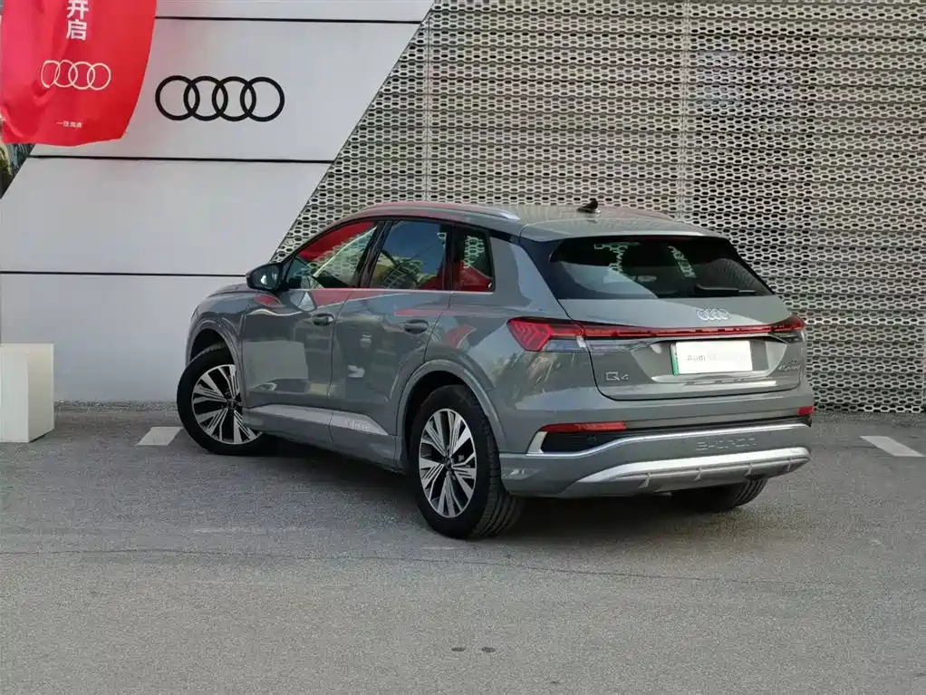 AUDI Q4 E TRON
