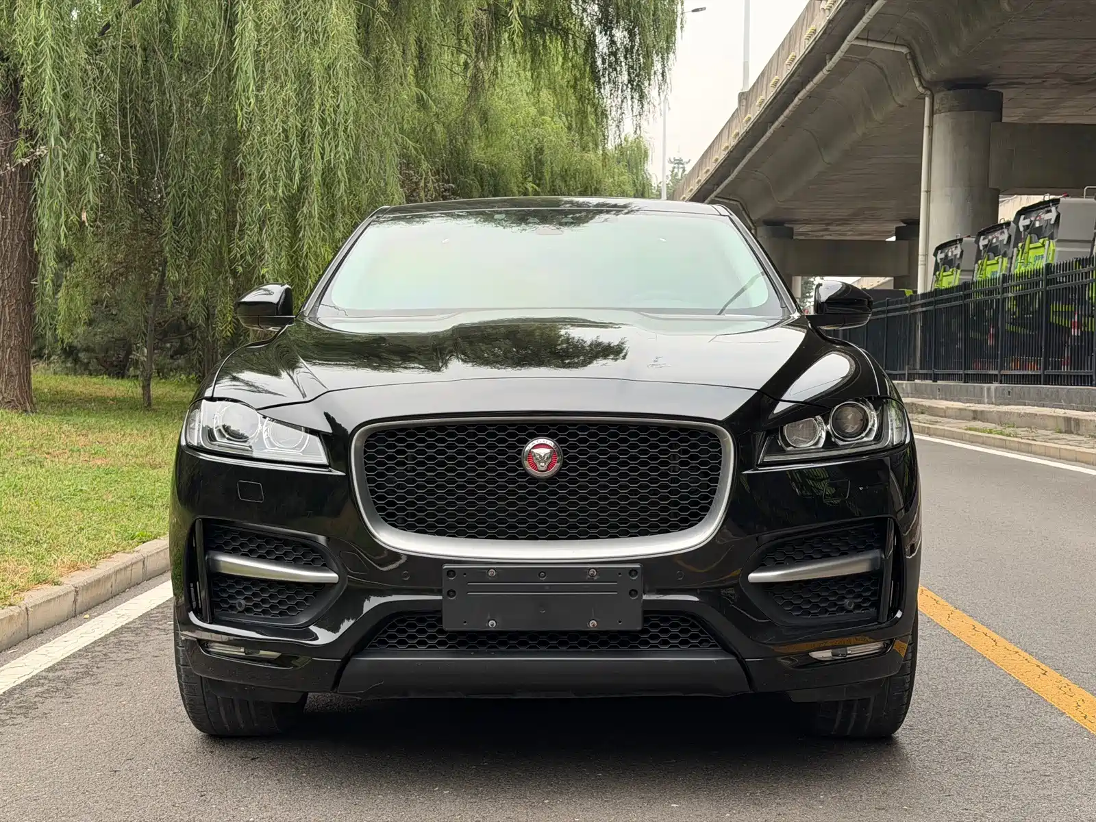 Фото 2 - Jaguar F-PACE